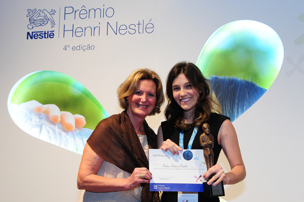 Aluna da UFSC, Isadora Martins Pontalti, vencedora da 4ª edição do Prêmio Henri Nestlé na área Ciência e Tecnologia de Alimentos. Foto: Divulgação Nestlé