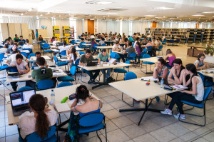 A disponibilização de livros em meio digital também é um serviço prestado pela BU. (Foto: Henrique Almeida / Agecom / UFSC)