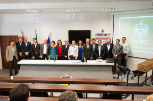 Cerimônia realizada no dia 10 de outubro reuniu autoridades da UFSC e da Embraco. Foto: Henrique Almeida/ Agecom/UFSC